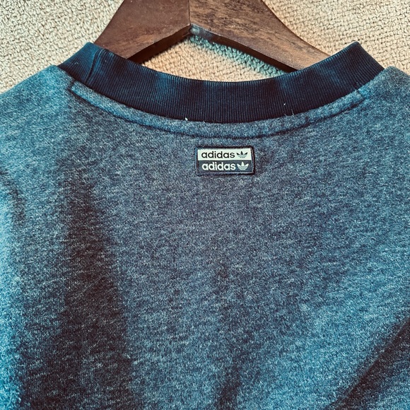 Adidas Women’s RYV Trefoil cropped sweatshirt, size Small - Picture 4 of 5